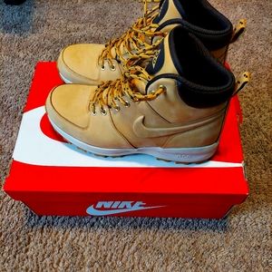Nike ACG boots